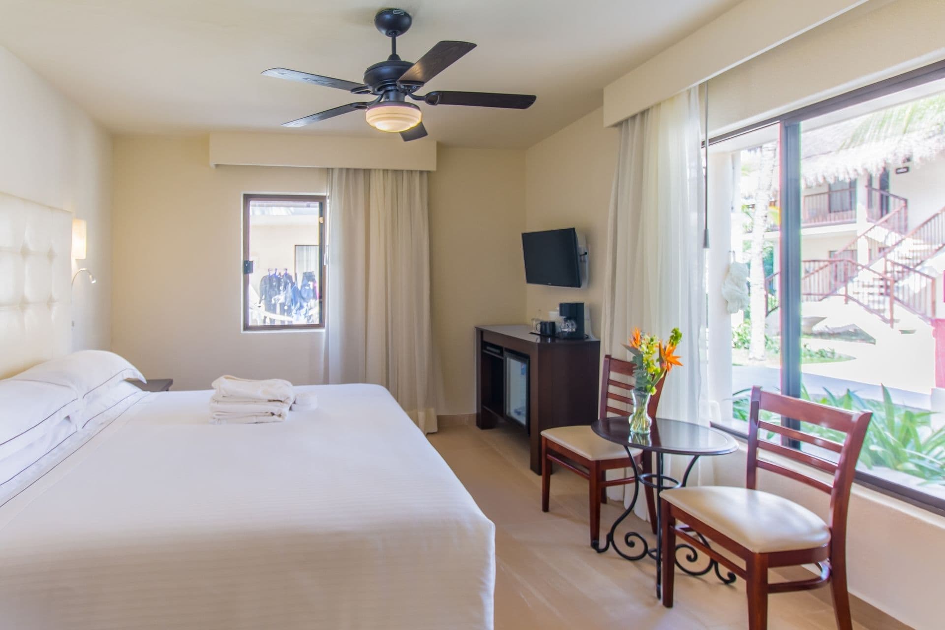 Guest room at Allegro Cozumel