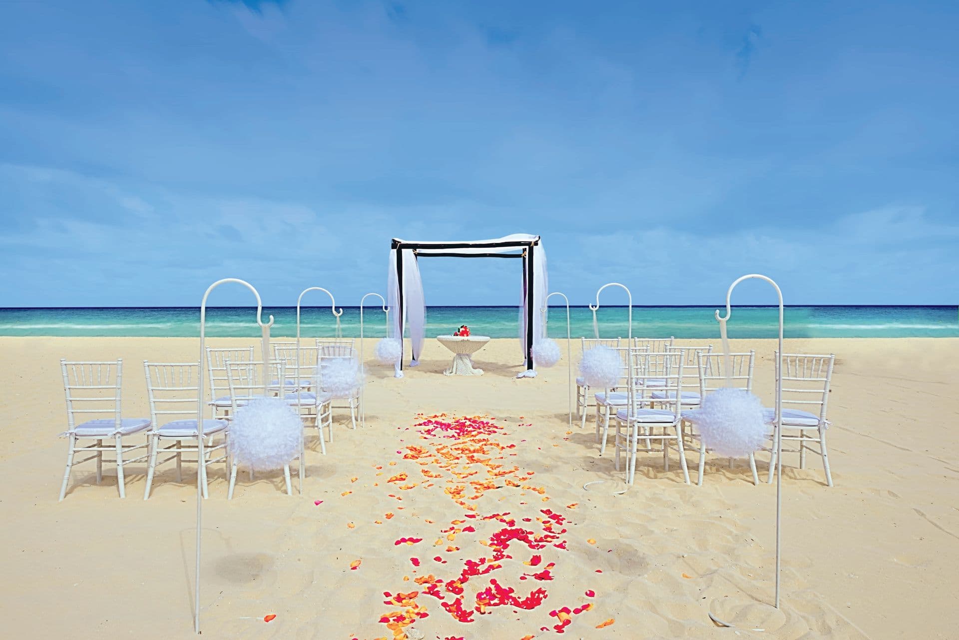 Resort exterior at Allegro Playacar