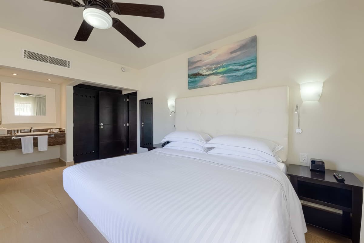 Guest room at Allegro Playacar