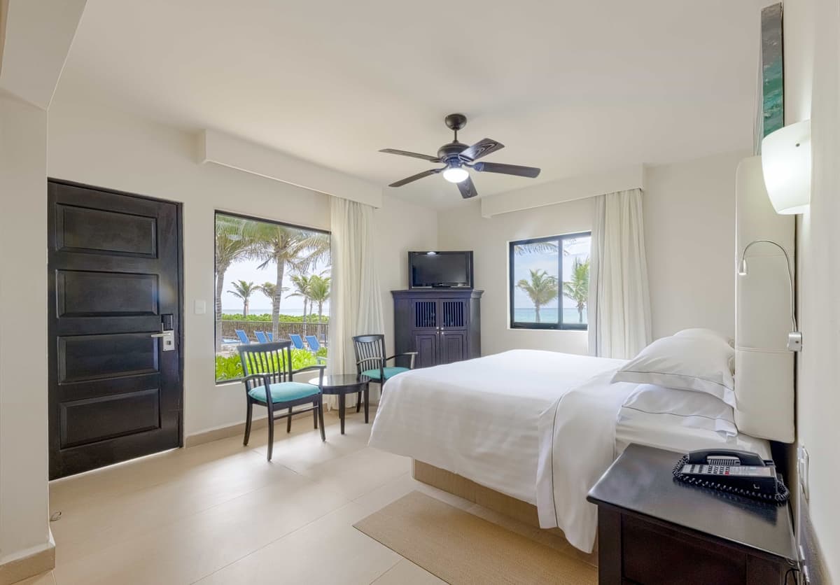 Guest room at Allegro Playacar