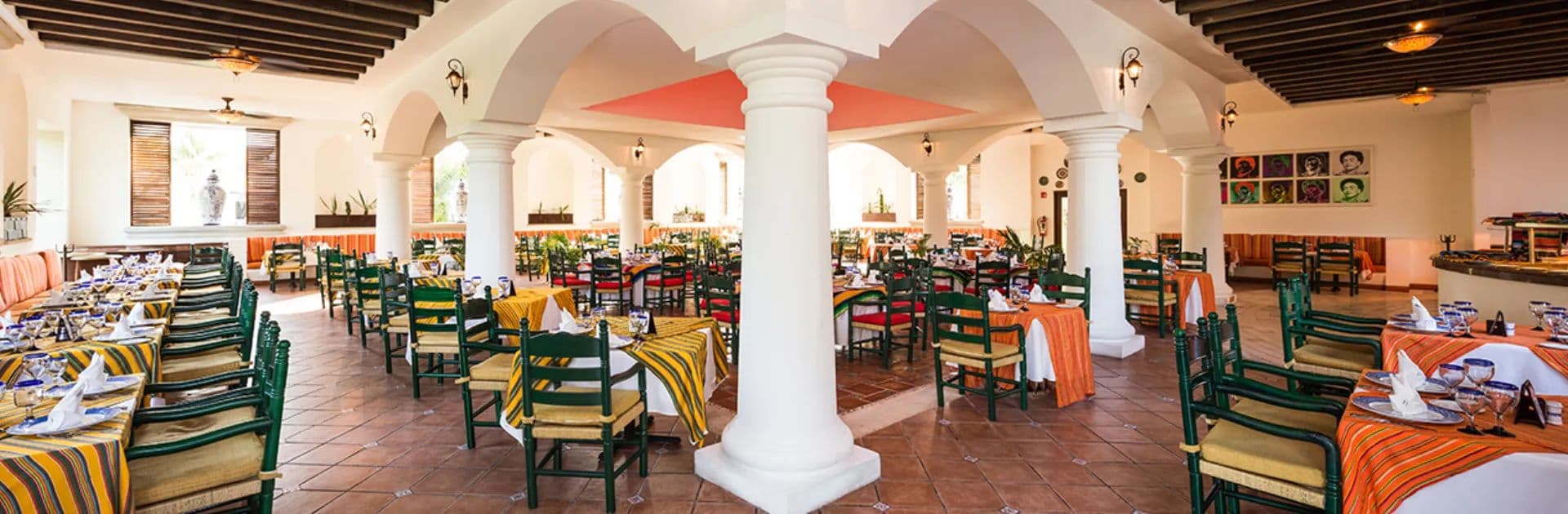 BlueBay Grand Esmeralda Dining & Restaurants