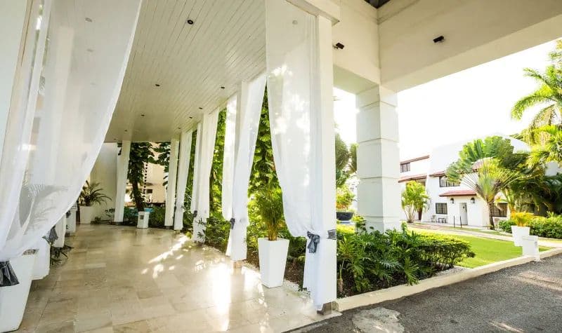 BlueBay Villas Doradas