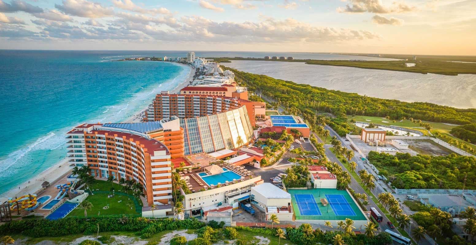 Restaurant at Crown Paradise Club Cancun