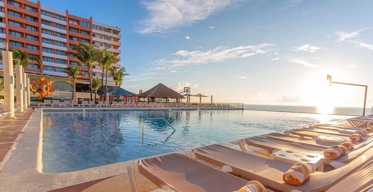 Crown Paradise Club Cancun