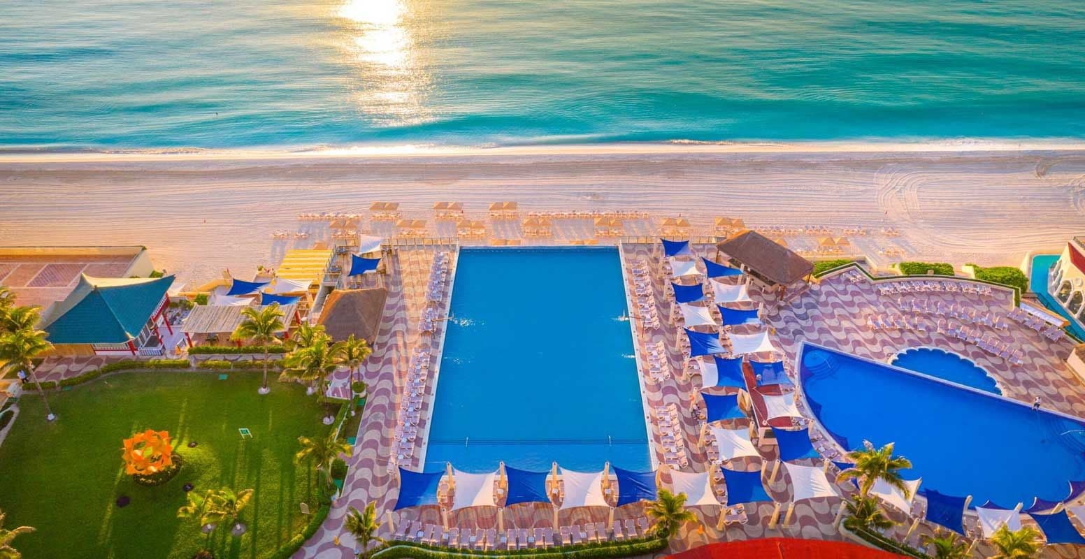 Swimming pool at Crown Paradise Club Cancun