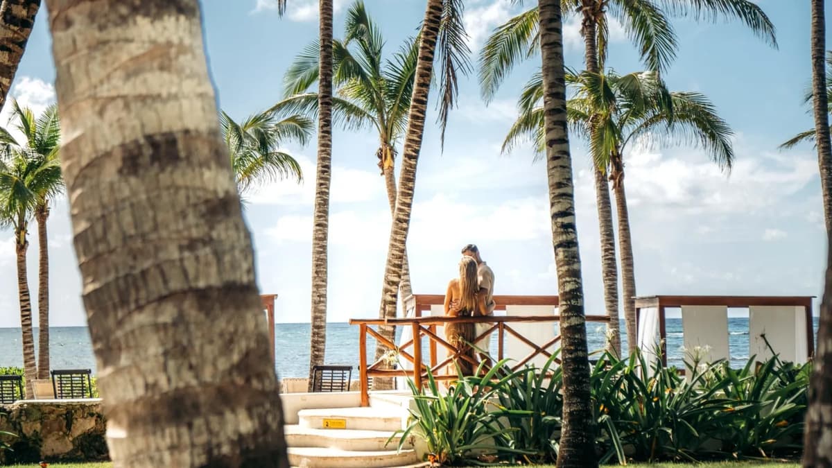 El Dorado Seaside Palms, by Karisma