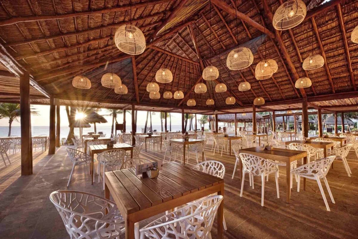 Las Olas beachfront bar serving tropical cocktails with Caribbean Sea views