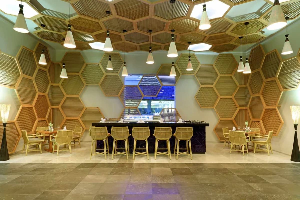 Sumptuori Japanese restaurant with teppanyaki show-cooking tables and intimate ambience