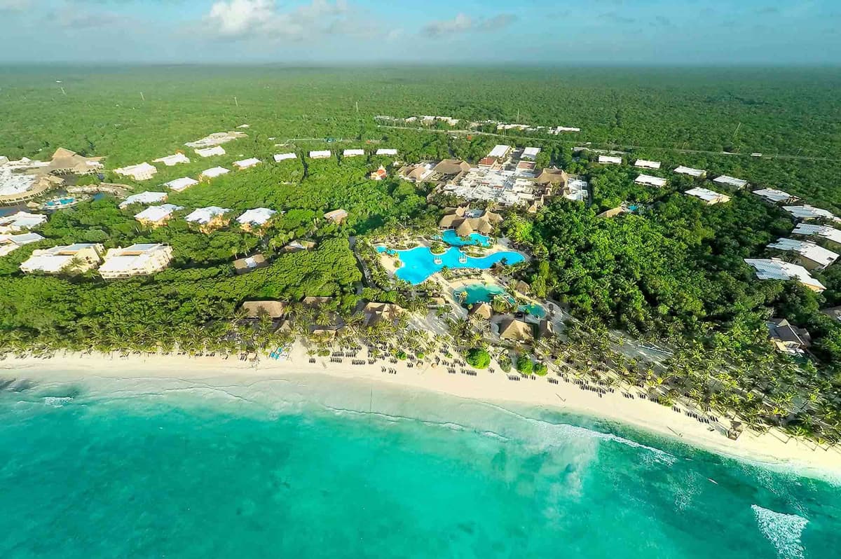 The 800-meter Caribbean beach with loungers and sun shades