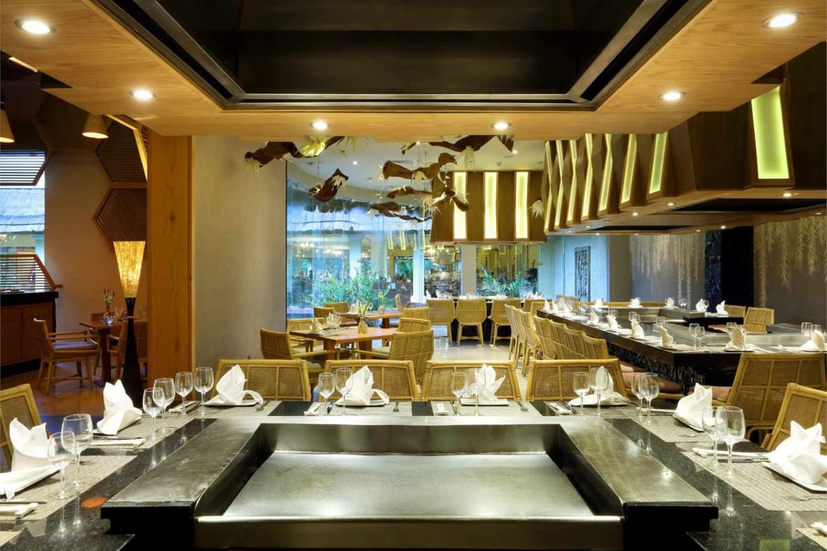 Sumptuori Japanese restaurant with teppanyaki show cooking