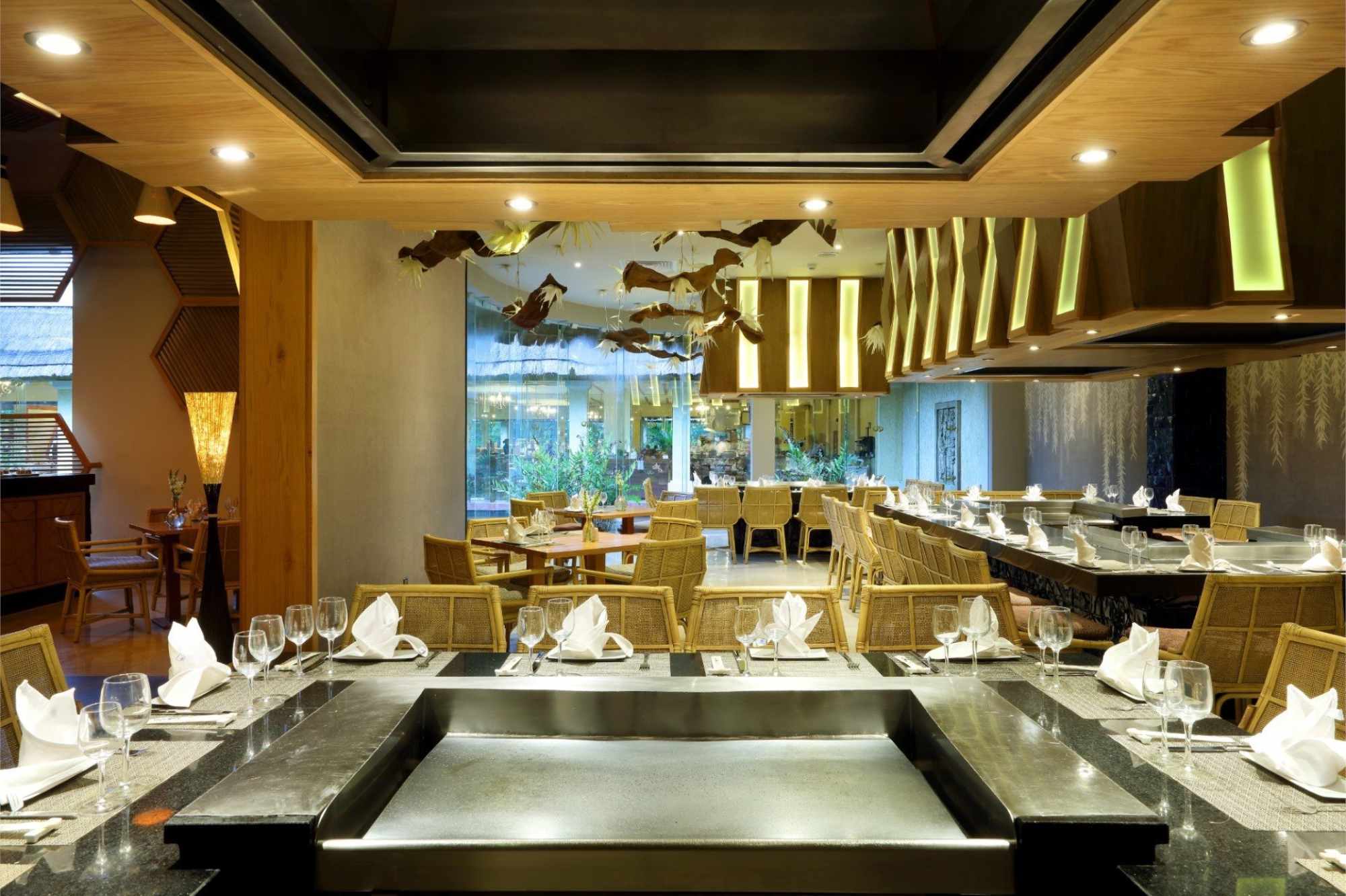 Sumptuori Japanese restaurant with teppanyaki show cooking