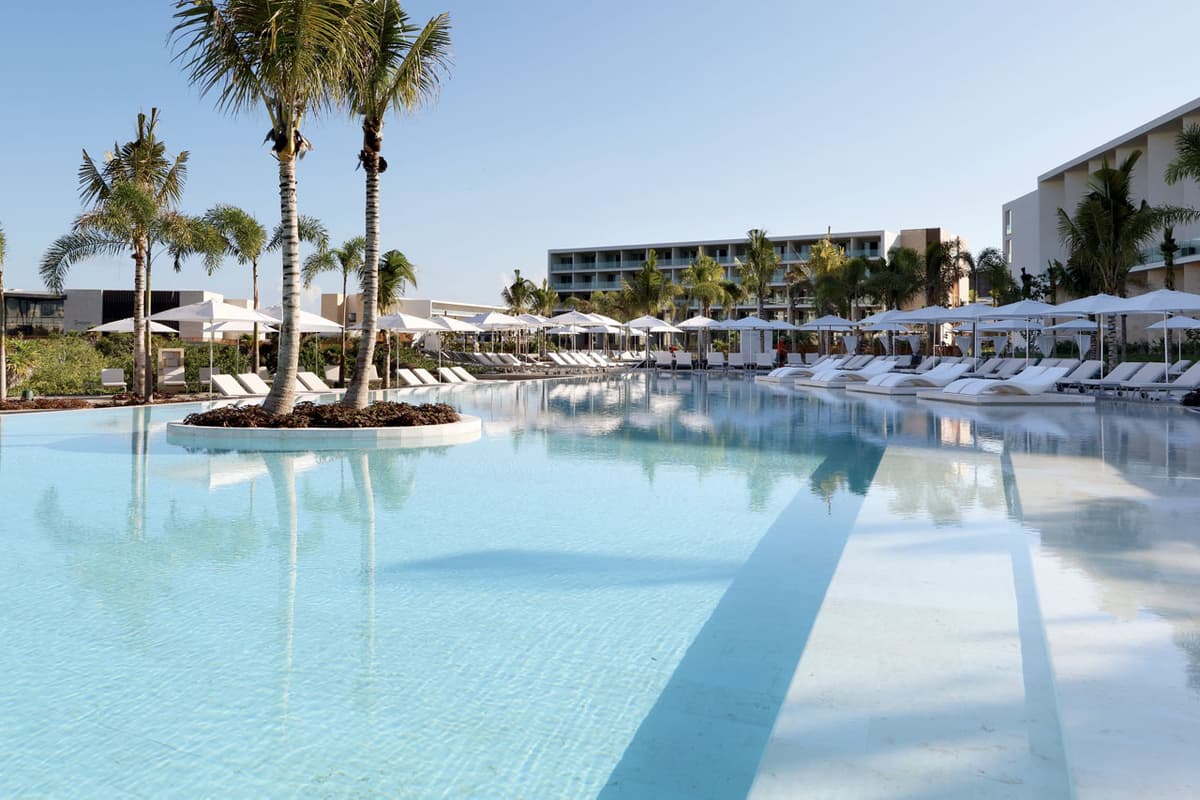 Activities and entertainment at Grand Palladium Select Costa Mujeres including sports, water activities, and resort programming