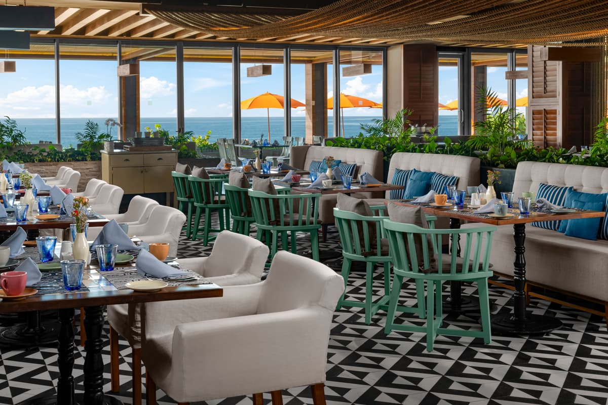 Azul — international breakfast and lunch restaurant with ocean views