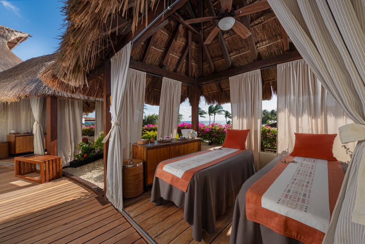 SE Spa outdoor treatment cabins in the Ambassador ambiance