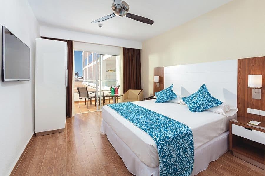 Guest room at Hotel Riu Arecas