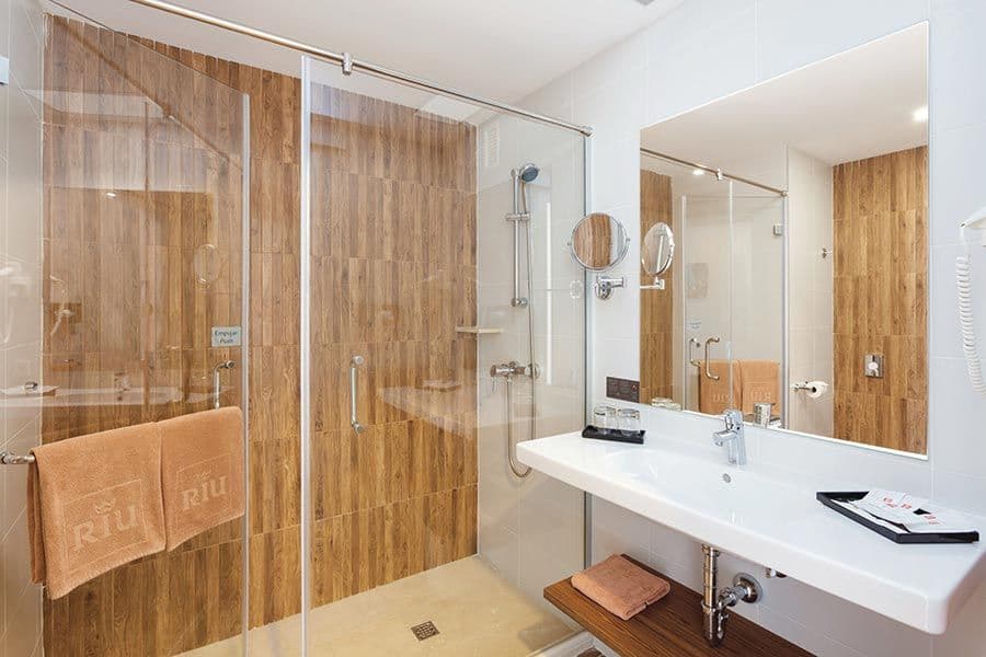 Guest room at Hotel Riu Arecas