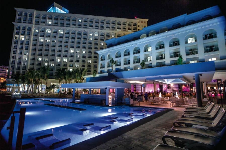 Swimming pool area at Hotel Riu Cancun