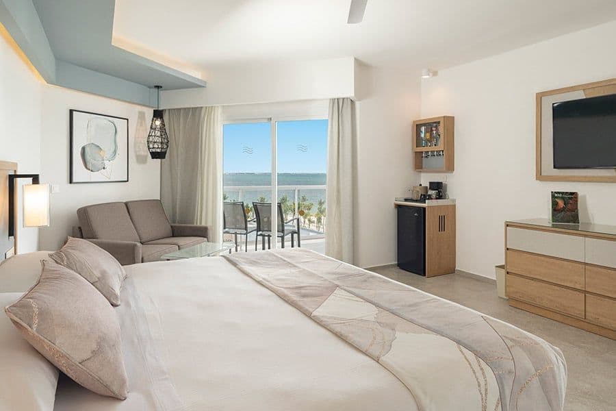 Guest room at Hotel Riu Caribe