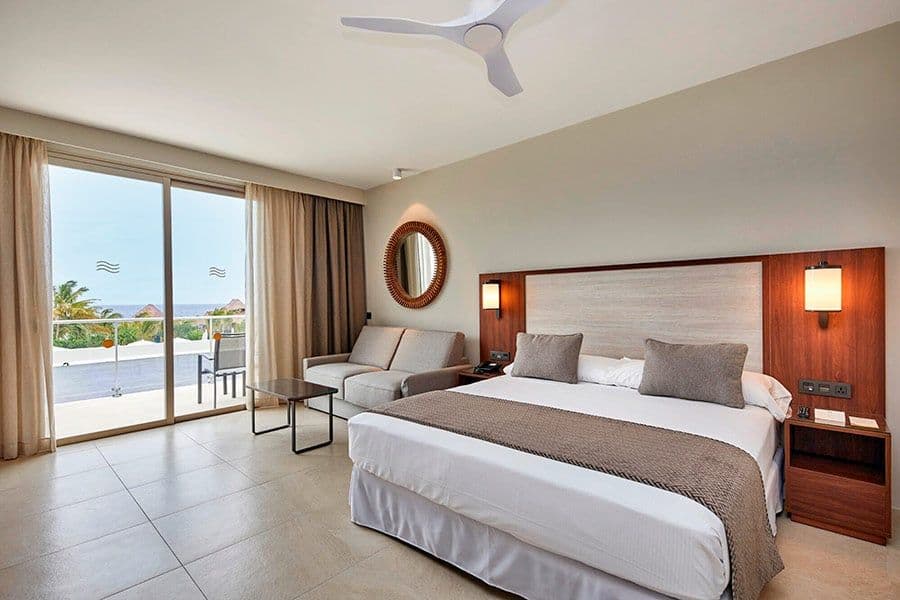 Guest room at Hotel Riu Jambo