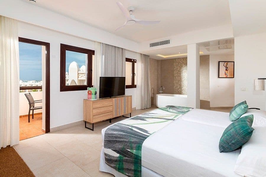 Guest room at Hotel Riu Karamboa