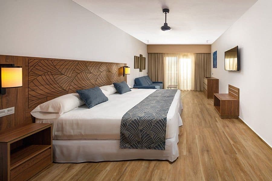 Guest room at Hotel Riu Montego Bay
