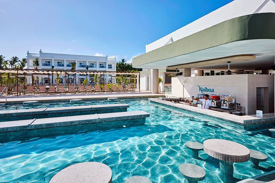 Swimming pool at Hotel Riu Naiboa