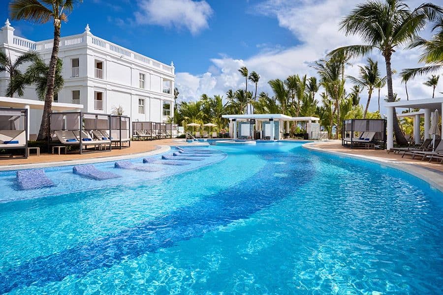 Swimming pool at Hotel Riu Naiboa