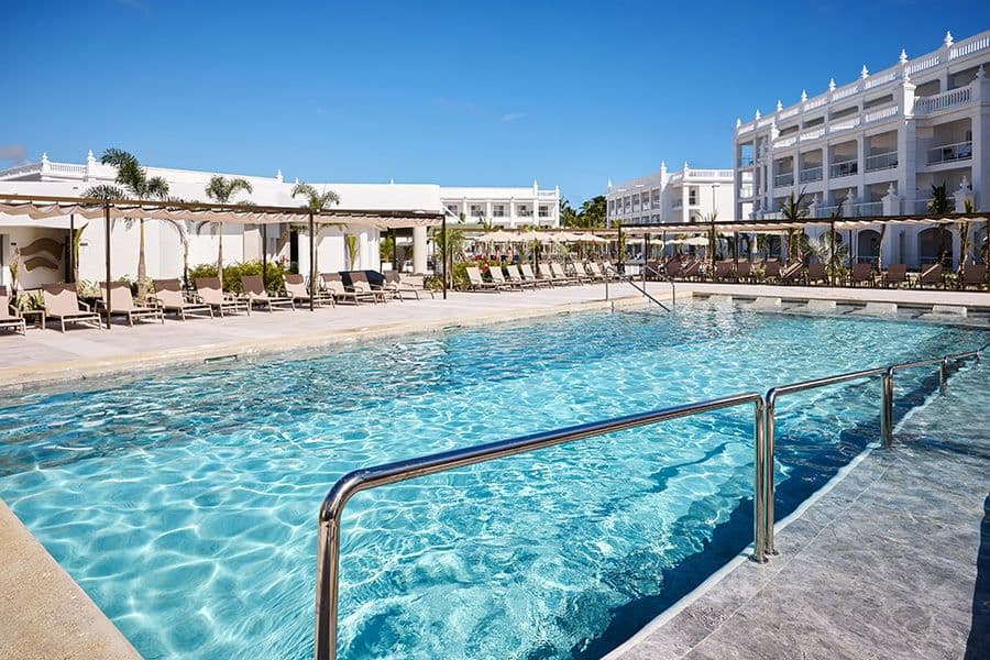 Swimming pool at Hotel Riu Naiboa