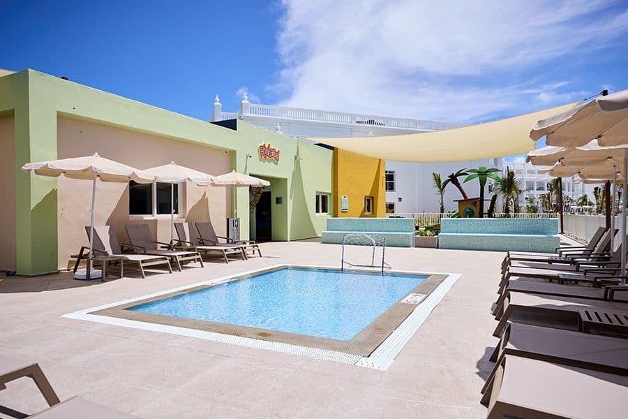 Swimming pool at Hotel Riu Naiboa