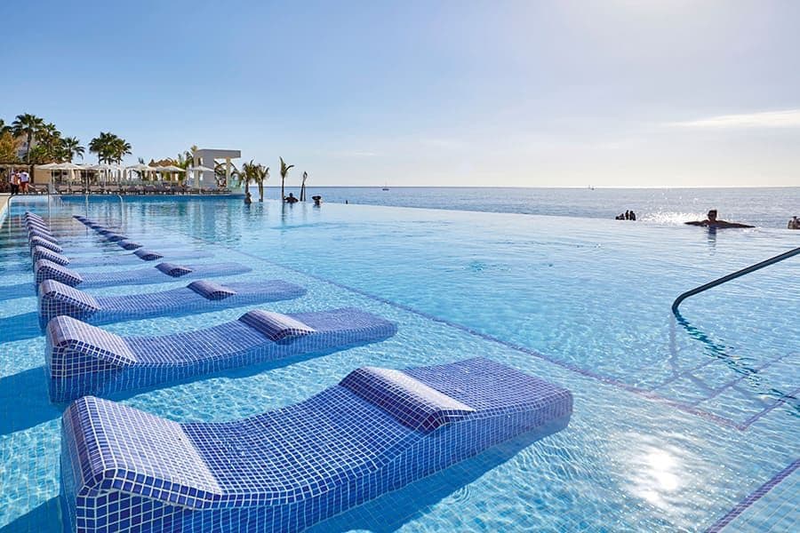 Swimming pool at Hotel Riu Palace Baja California
