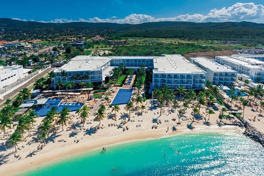 Swimming pool area at Hotel Riu Palace Jamaica