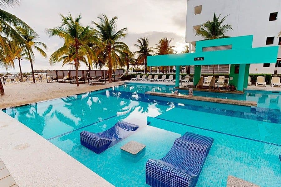 Swimming pool area at Hotel Riu Palace Jamaica
