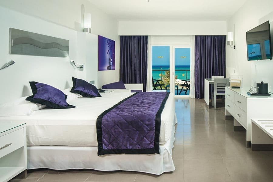 Guest room at Hotel Riu Palace Jamaica