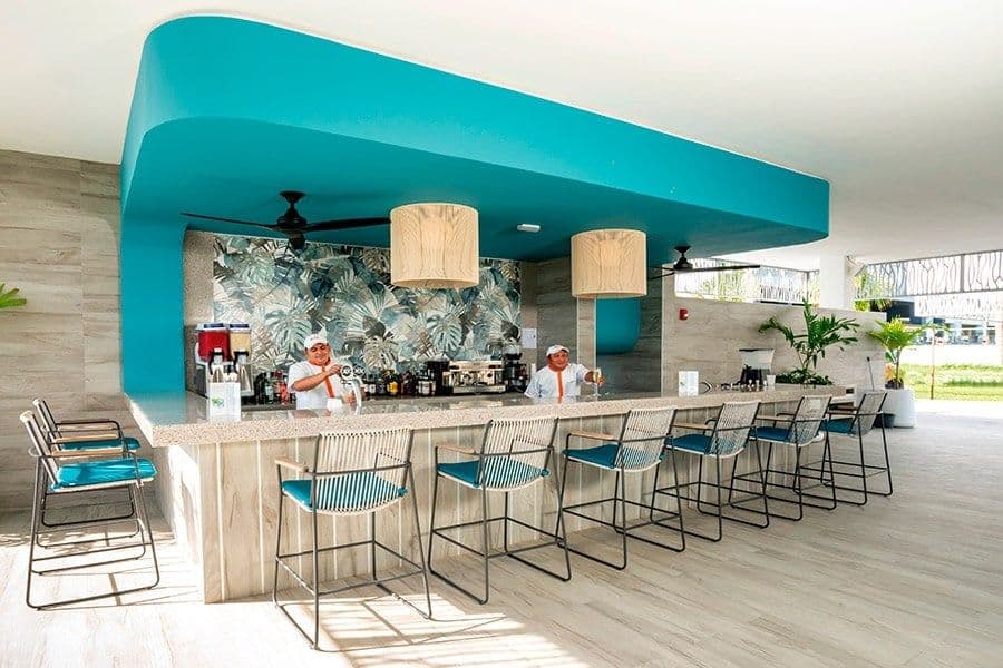 Swimming pool area at Hotel Riu Palace Kukulkan