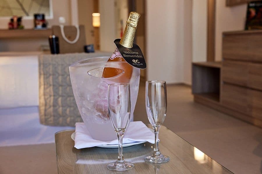 Guest room at Hotel Riu Palace Macao