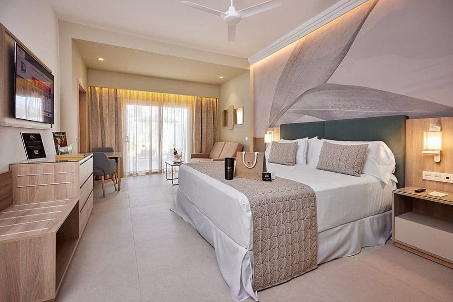 Guest room at Hotel Riu Palace Macao