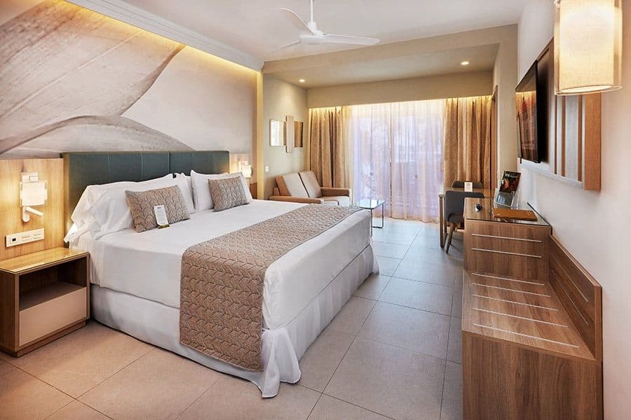 Guest room at Hotel Riu Palace Macao