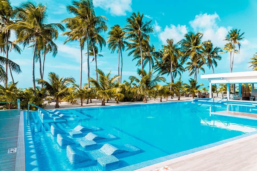 Swimming pool area at Hotel Riu Palace Maldivas