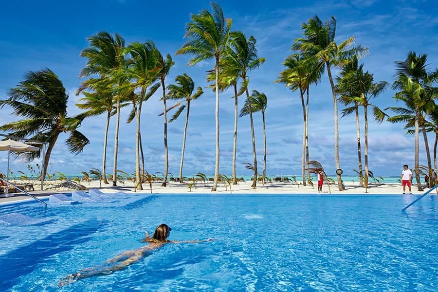 Swimming pool area at Hotel Riu Palace Maldivas
