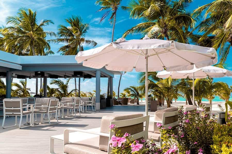 Swimming pool area at Hotel Riu Palace Maldivas