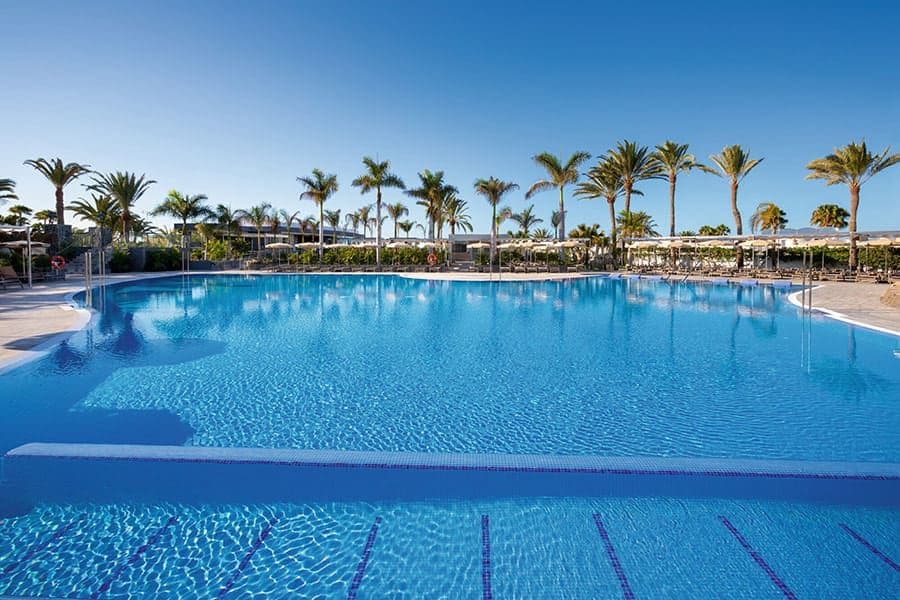 Swimming pool at Hotel Riu Palace Maspalomas