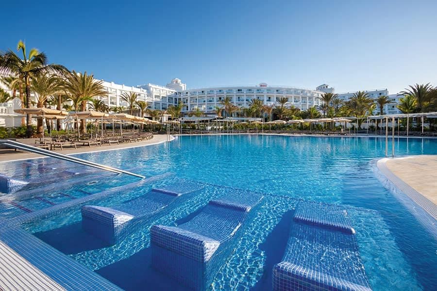 Swimming pool at Hotel Riu Palace Maspalomas