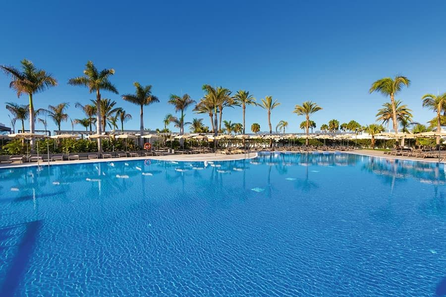 Swimming pool at Hotel Riu Palace Maspalomas