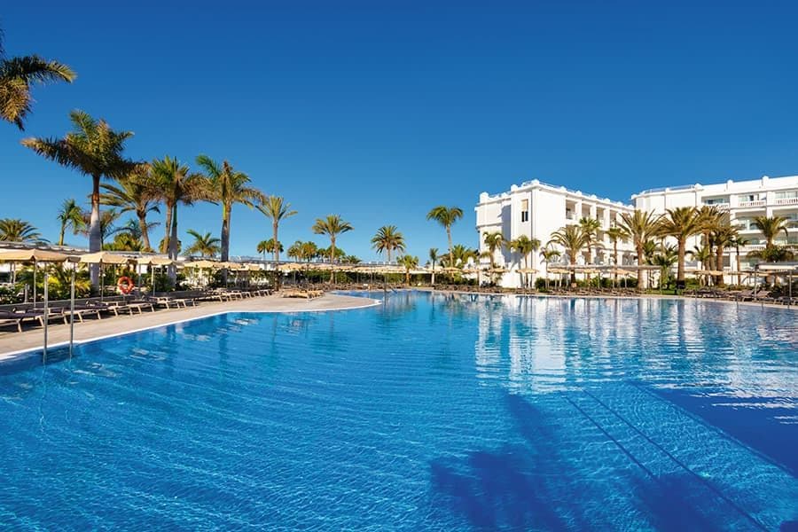 Swimming pool at Hotel Riu Palace Maspalomas