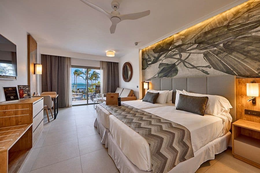 Guest room at Hotel Riu Palace Mauritius