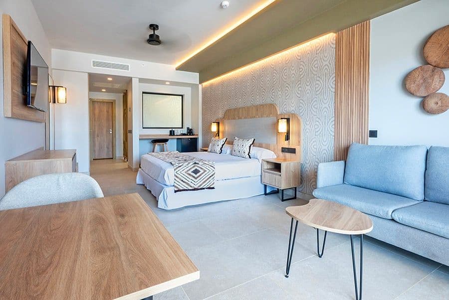 Guest room at Hotel Riu Palace Swahili