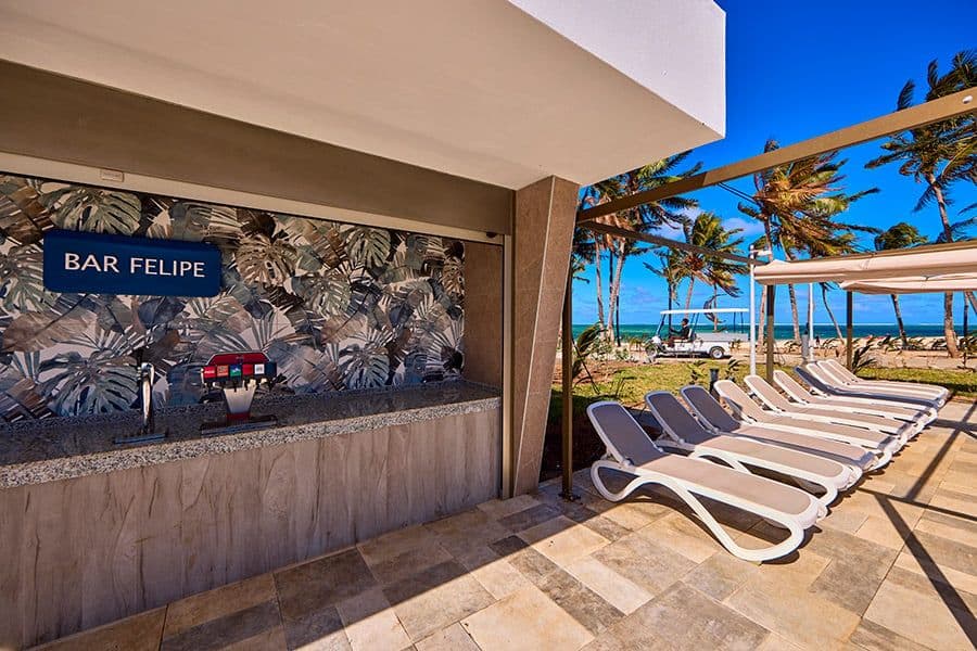 Swimming pool area at Hotel Riu Turquoise