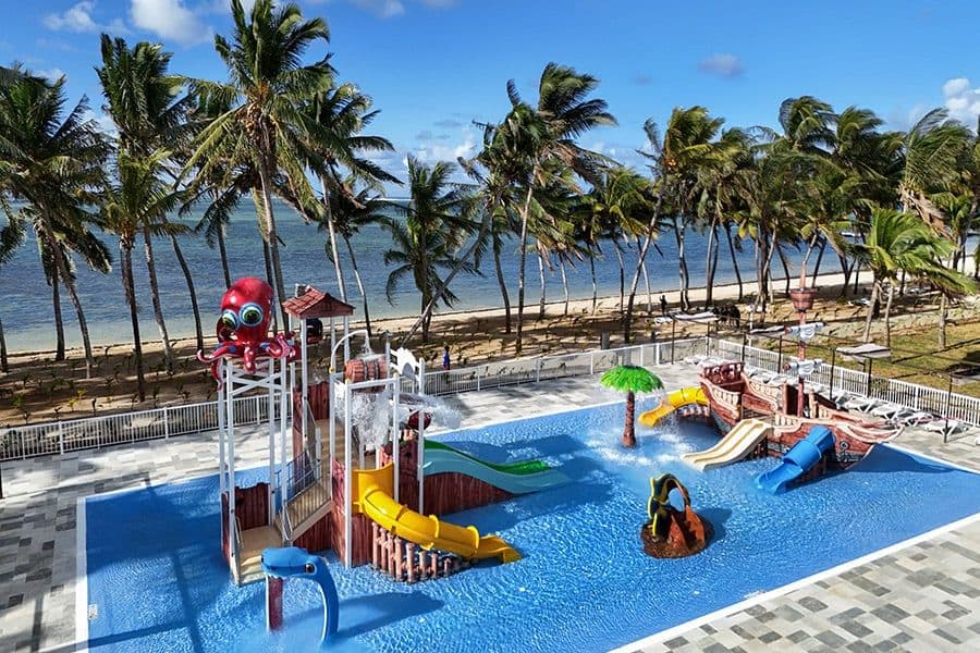Swimming pool area at Hotel Riu Turquoise