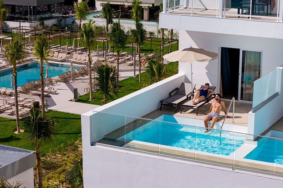 Guest room at Hotel Riu Ventura