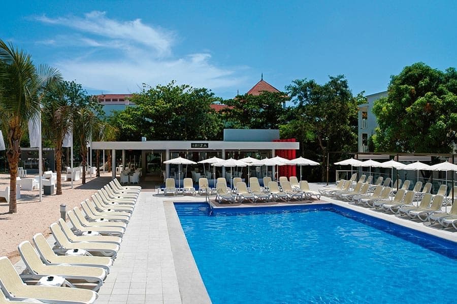 Hotel Riu Yucatan Pools